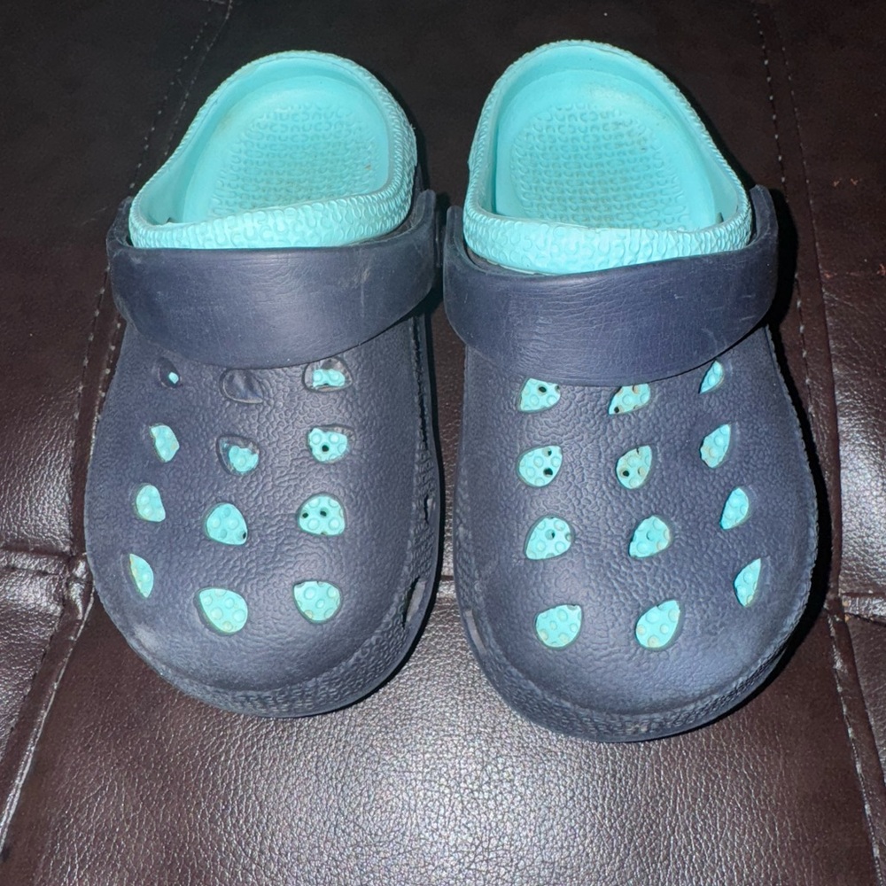 Capelli of New York Blue Sandals with Ventilation Holes